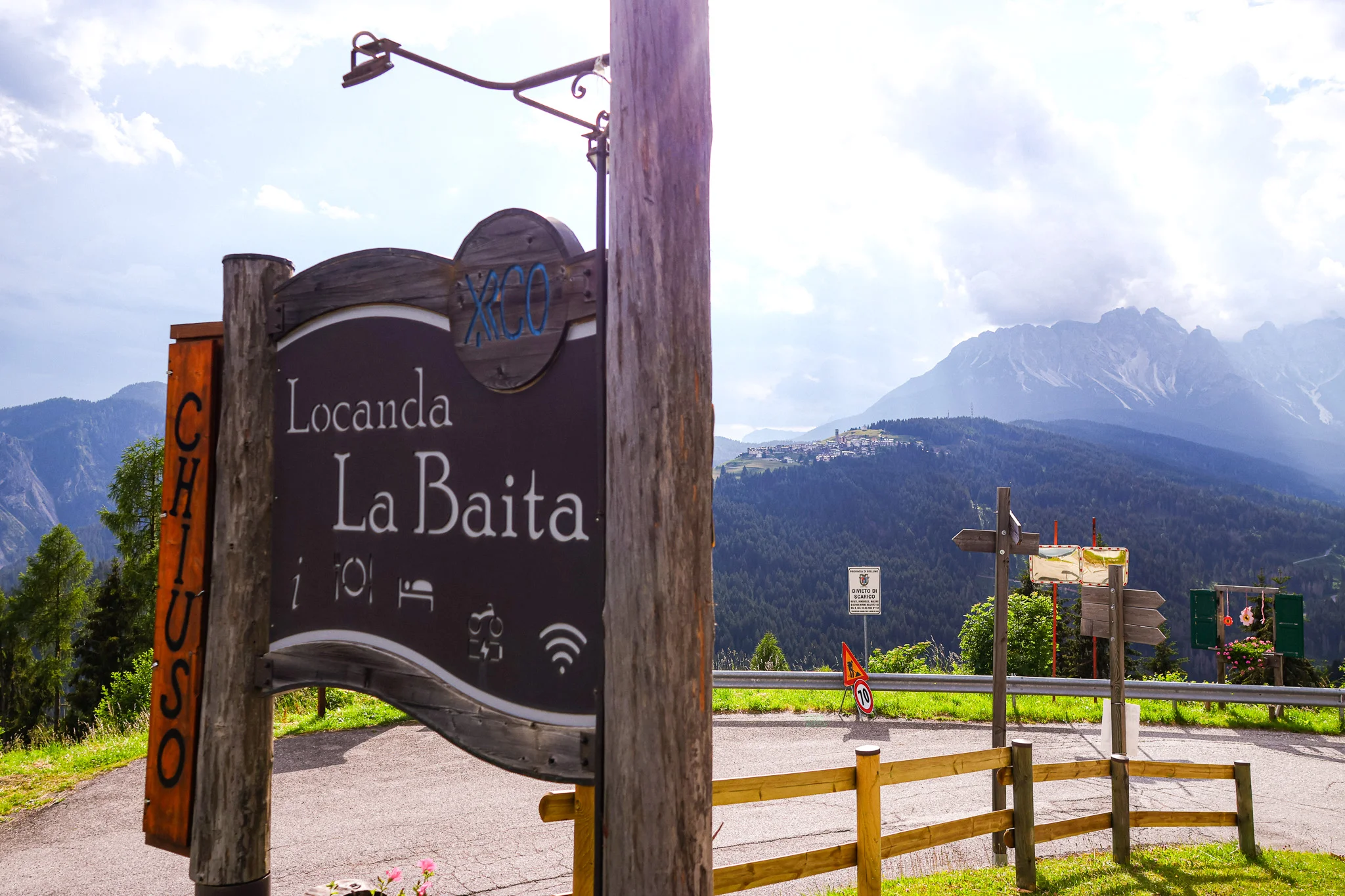 Esterni e vista della Locanda La Baita